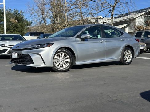 Certified 2025 Toyota Camry LE image 1