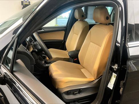 Used 2022 Volkswagen Tiguan SE image 8
