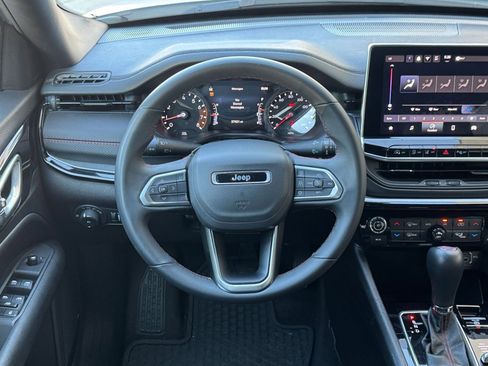 Used 2025 Jeep Compass Trailhawk AWD/4WD image 27
