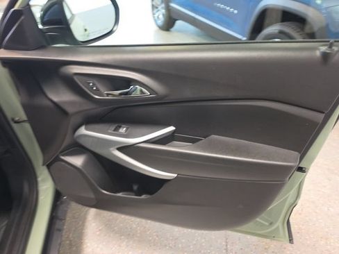 Used 2024 Chevrolet Trax RS FWD image 25