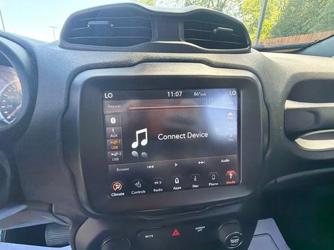 Used 2018 Jeep Renegade Limited w/ UConnect 8.4 Nav Group AWD/4WD image 22