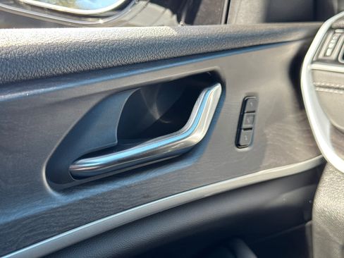 New 2025 Jeep Grand Cherokee L Limited w/ Black Appearance Package image 25