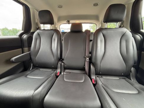 Used 2026 Kia Carnival FWD image 40