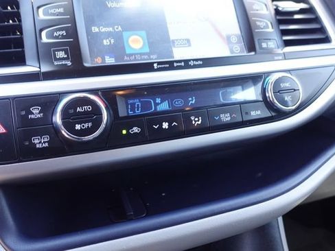 Used 2017 Toyota Highlander Limited Platinum AWD/4WD image 22