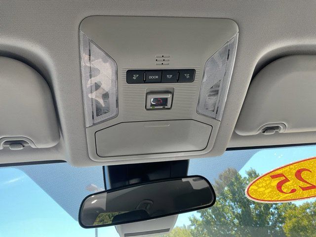 Used 2025 Toyota RAV4 LE AWD/4WD image 32