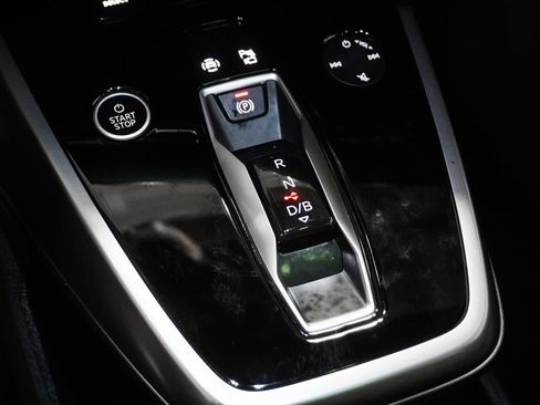 Used 2023 Audi Q4 e-tron Prestige image 32