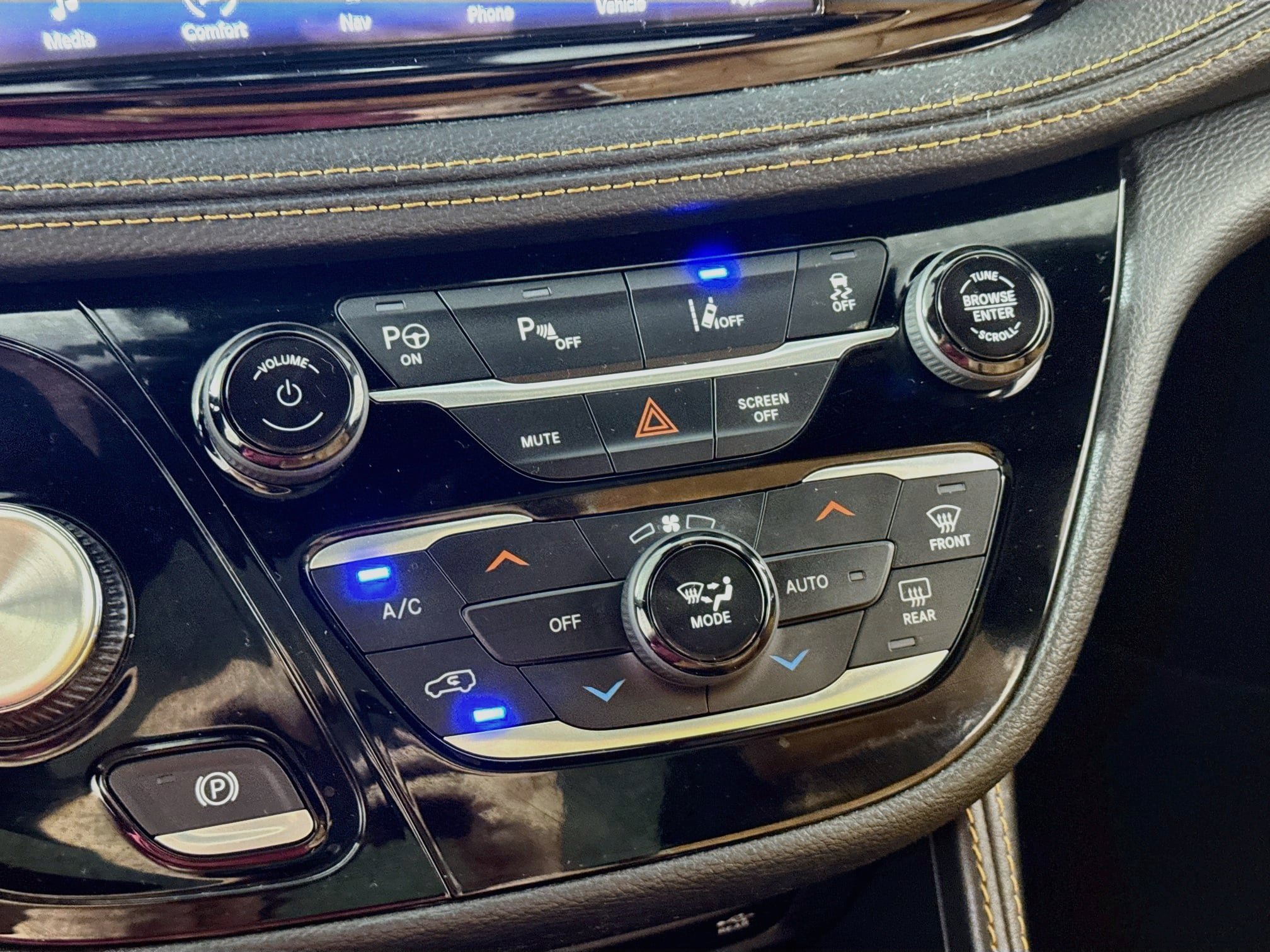 Used 2023 Chrysler Pacifica Pinnacle FWD image 21