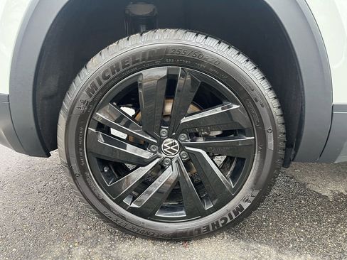 Certified 2022 Volkswagen Atlas Cross Sport SE image 32