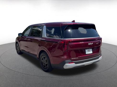 Used 2026 Kia Carnival FWD image 8