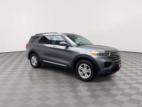 Used 2022 Ford Explorer XLT AWD/4WD image 40