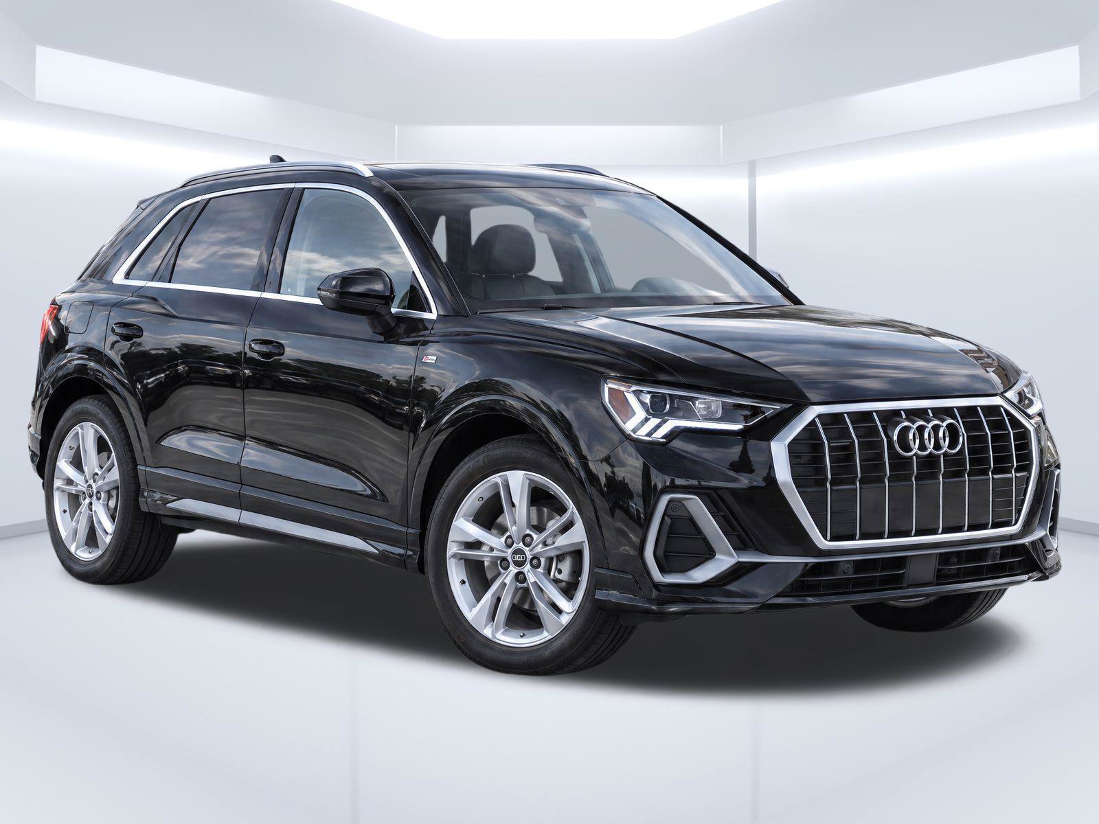 Used 2024 Audi Q3 2.0T Premium w/ Convenience Package AWD/4WD image 2