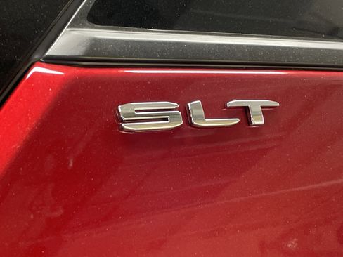 Used 2024 GMC Terrain SLT AWD/4WD image 9