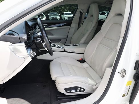 Used 2018 Porsche Panamera w/ Premium Package image 16