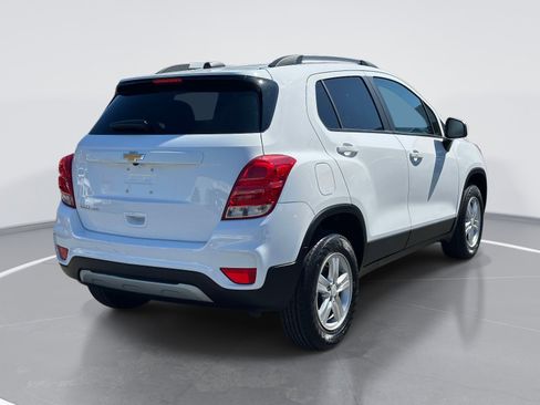 Used 2022 Chevrolet Trax LT w/ LT Convenience Package image 5