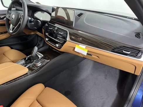 Used 2022 BMW 530i xDrive w/ Premium Package image 15