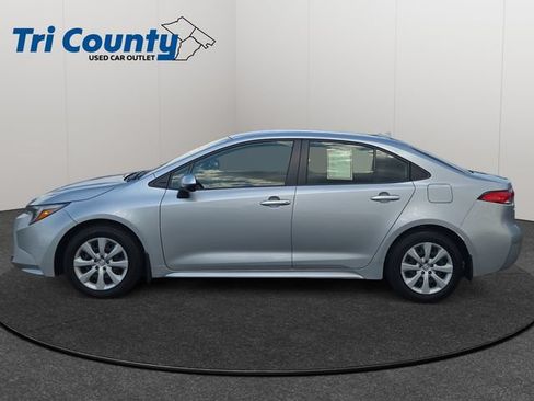 Certified 2025 Toyota Corolla LE FWD image 4