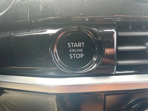 Used 2025 Nissan Pathfinder Platinum FWD image 29