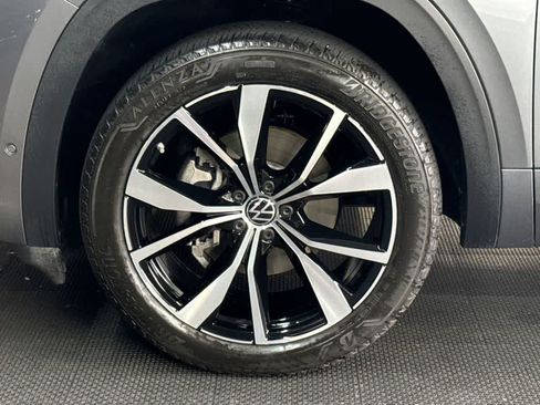 Certified 2024 Volkswagen Atlas Cross Sport SEL Premium R-Line AWD/4WD image 11