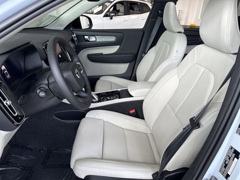 New 2026 Volvo XC40 B5 Plus w/ Protection Package Premier image 9