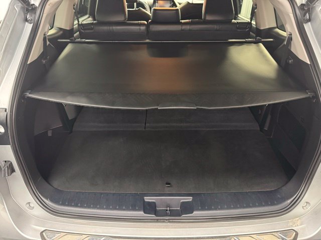Used 2022 Toyota Highlander XLE AWD/4WD image 27