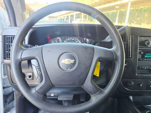 Used 2017 Chevrolet Express 2500 image 14