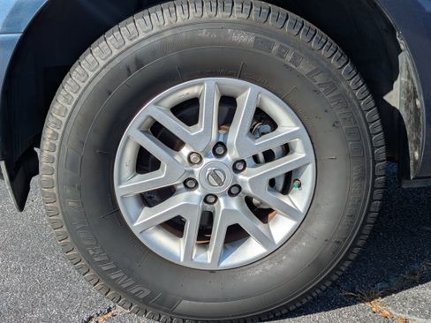 Used 2015 Nissan Frontier SV image 28