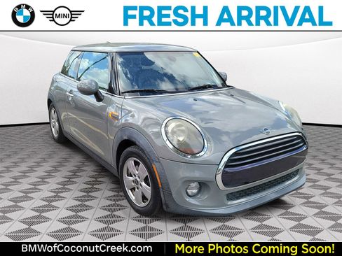 Used 2019 MINI Cooper 2-Door Hardtop w/ Signature Upholstery Package image 1