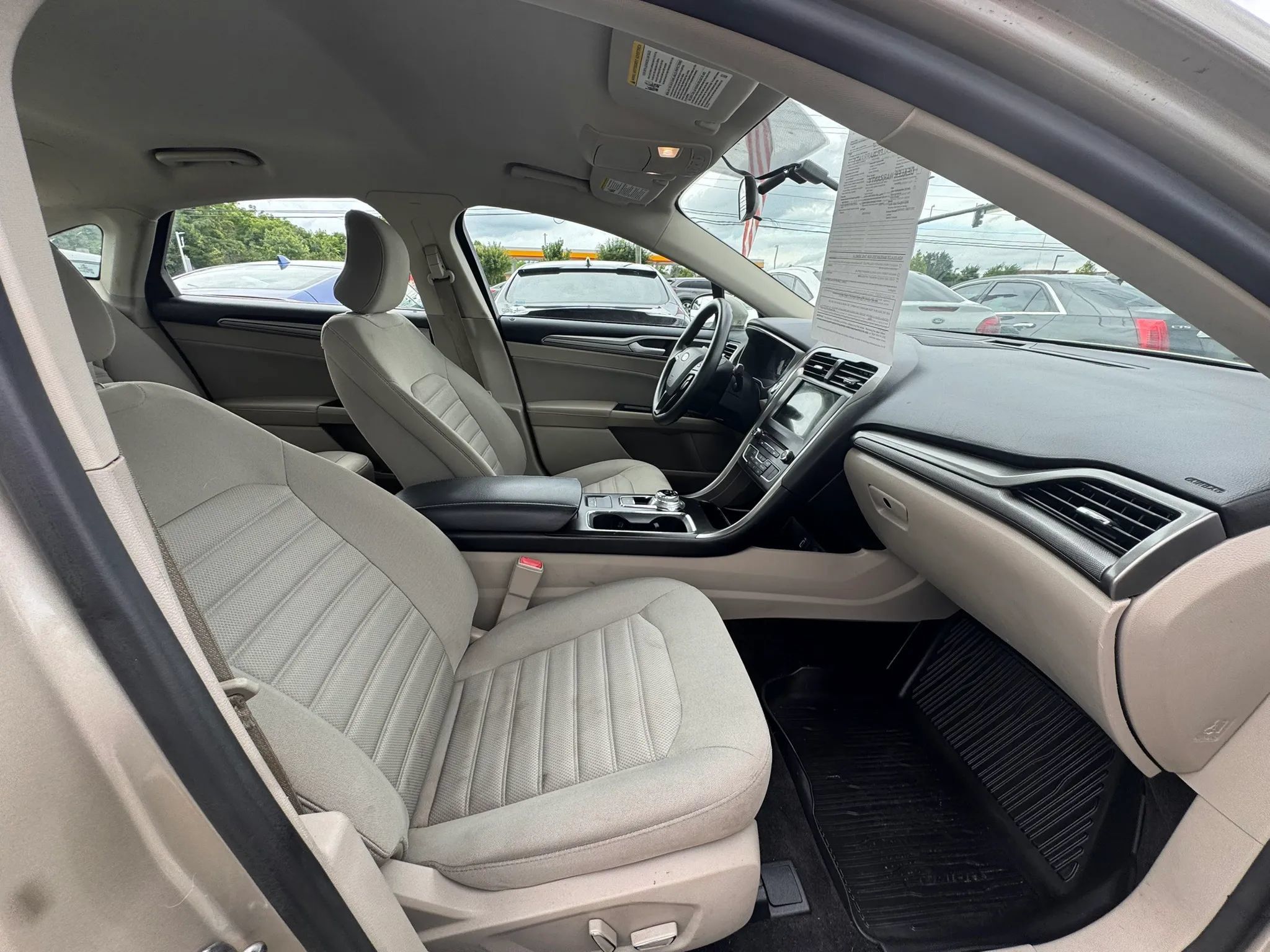 Used 2018 Ford Fusion SE w/ Fusion SE Technology Package FWD image 22