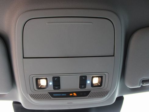 Used 2022 Ford Explorer XLT image 28