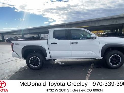 New 2025 Toyota Tacoma TRD Off-Road w/ TRD Off Road Premium Package AWD/4WD image 9