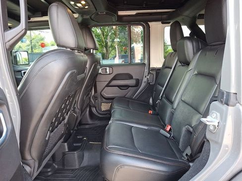 Used 2021 Jeep Wrangler Unlimited Rubicon w/ Trailer Tow Package AWD/4WD image 10