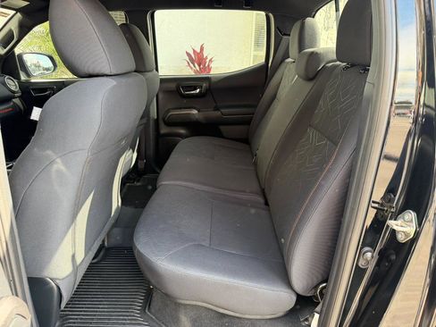 Used 2017 Toyota Tacoma TRD Off-Road image 38