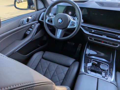 Certified 2025 BMW X7 xDrive40i w/ M Sport Package image 35