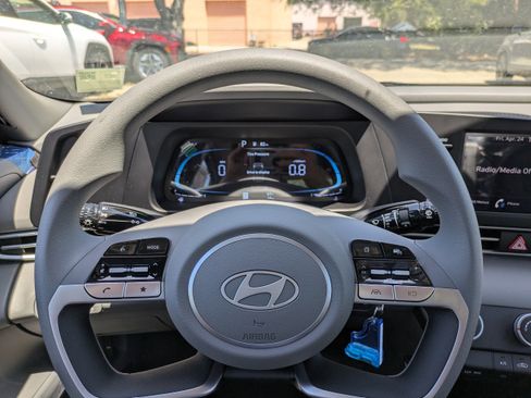 New 2026 Hyundai Elantra SE FWD image 21
