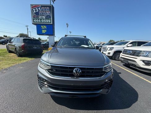 Used 2023 Volkswagen Tiguan SE R-Line FWD image 9