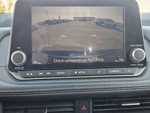 Used 2024 Nissan Rogue SV image 18