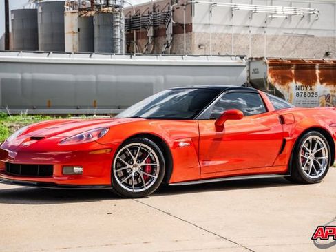 Used 2011 Chevrolet Corvette Z06 w/ Z06 Carbon Fiber Package RWD image 39