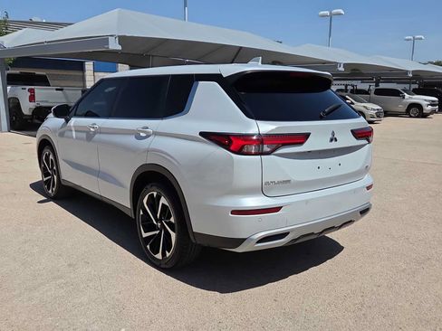 Used 2023 Mitsubishi Outlander SE FWD image 6