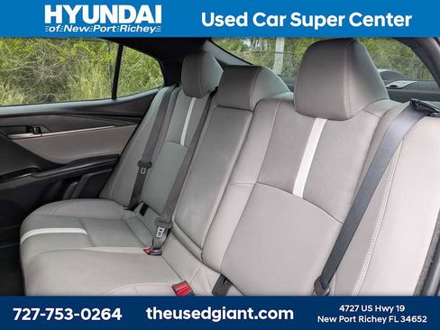 Used 2025 Toyota Camry SE FWD image 15