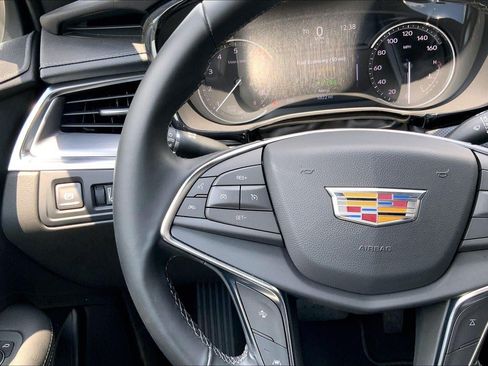 Certified 2025 Cadillac XT5 Luxury FWD image 19