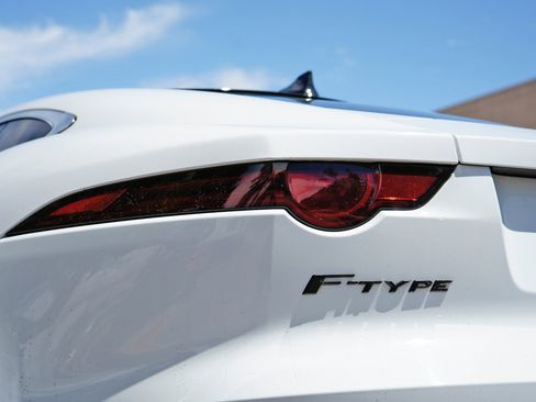 Used 2018 Jaguar F-TYPE Coupe RWD image 12