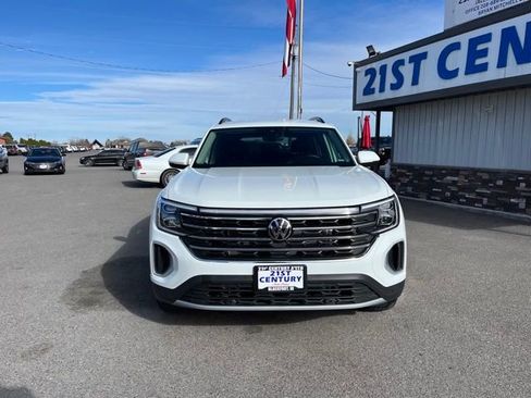 Used 2025 Volkswagen Atlas SE image 2