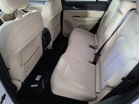 New 2025 Jeep Grand Cherokee Limited image 13