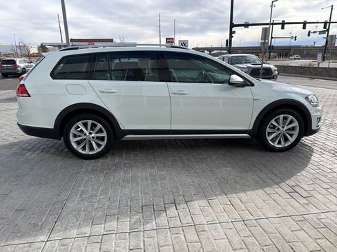Used 2019 Volkswagen Golf Alltrack SE image 6