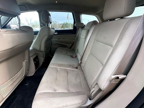 Used 2017 Jeep Grand Cherokee Laredo w/ Quick Order Package 2BE image 11