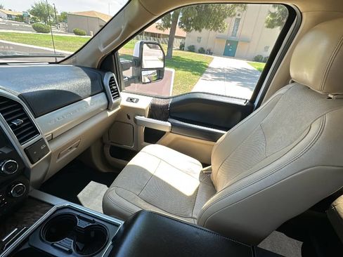 Used 2018 Ford F250 Lariat w/ Lariat Value Package RWD image 16