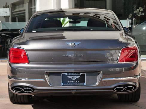 Used 2024 Bentley Flying Spur Azure image 8