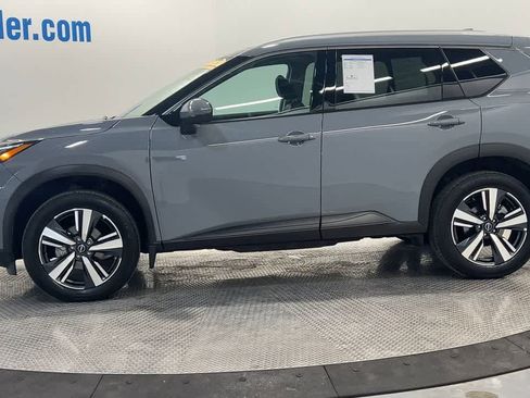 Used 2024 Nissan Rogue SL w/ SL Premium Package image 9