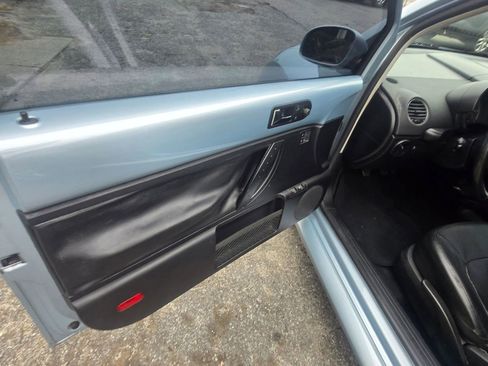 Used 2009 Volkswagen Beetle Coupe image 9