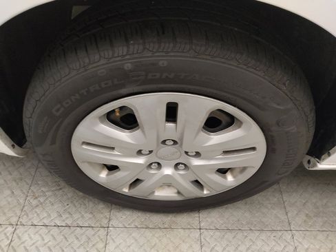 Used 2019 Dodge Grand Caravan SE FWD image 31